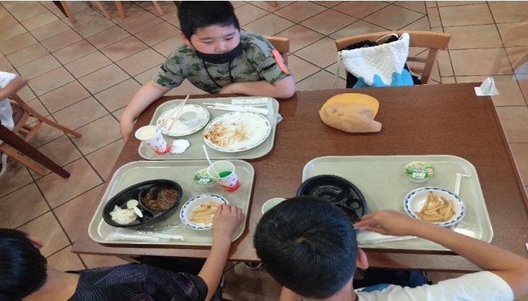 修学旅行志摩スペイン村昼食２